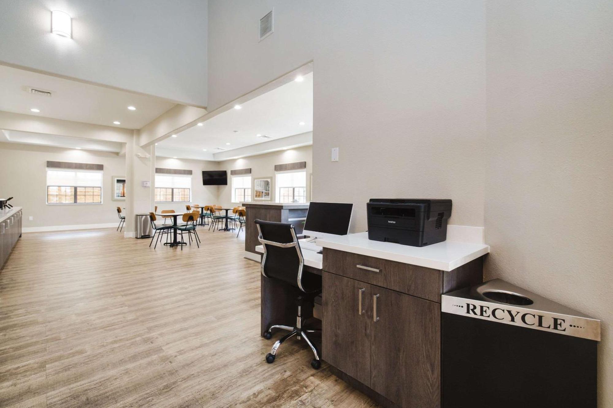 Quality Suites Houston Hobby Airport Exterior photo
