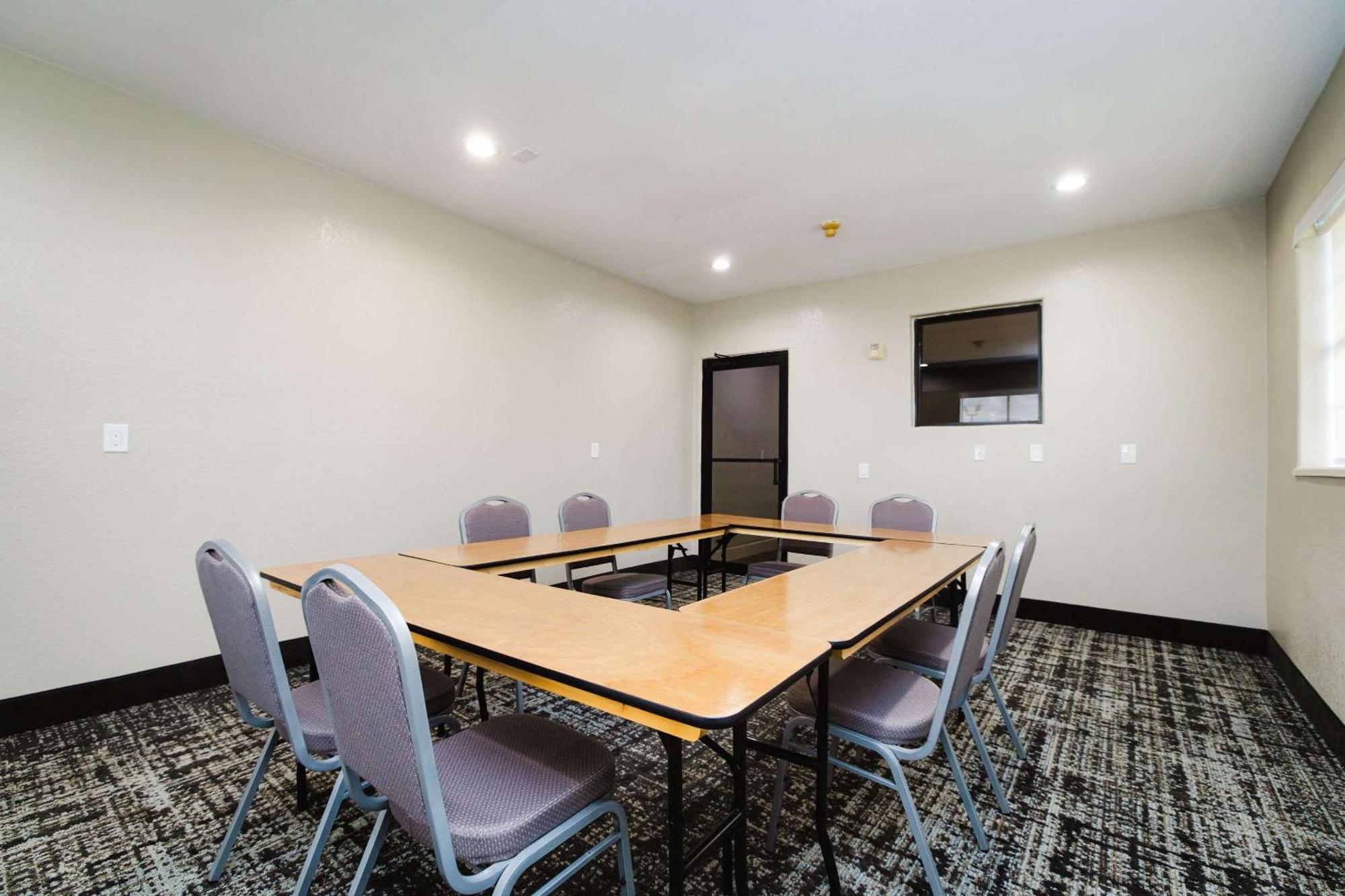 Quality Suites Houston Hobby Airport Exterior photo
