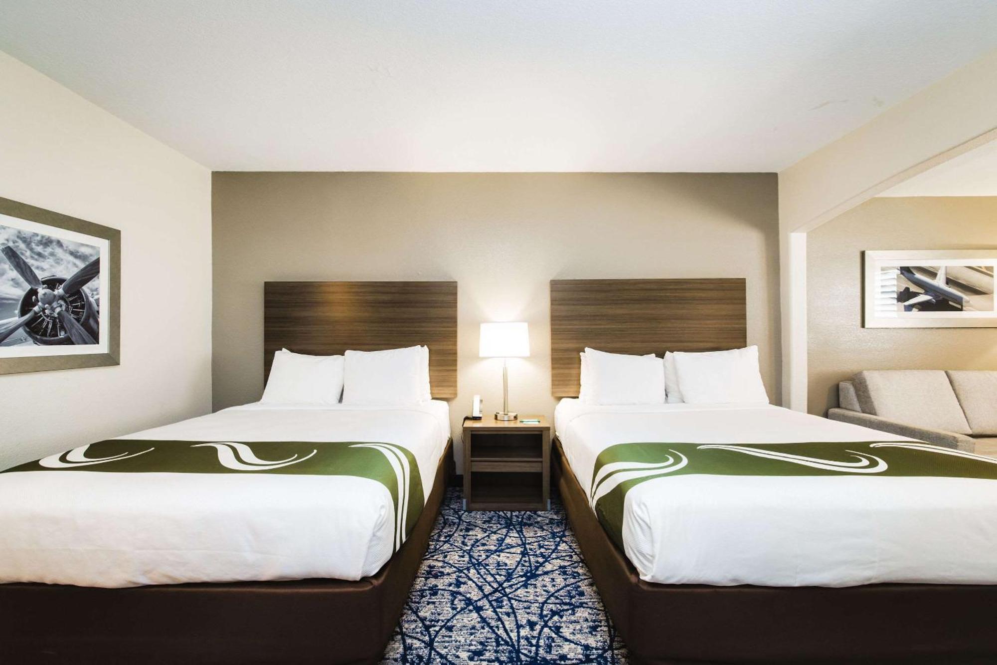 Quality Suites Houston Hobby Airport Exterior photo