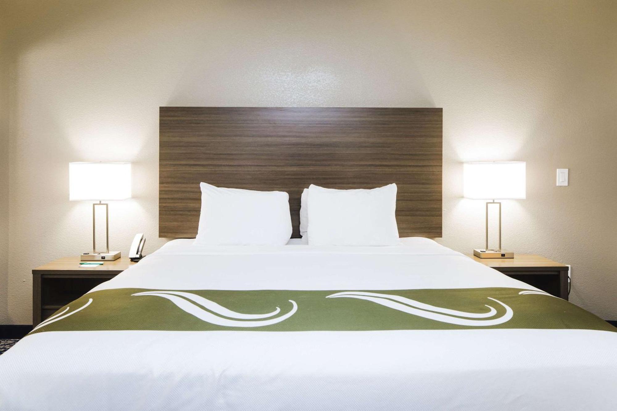 Quality Suites Houston Hobby Airport Exterior photo