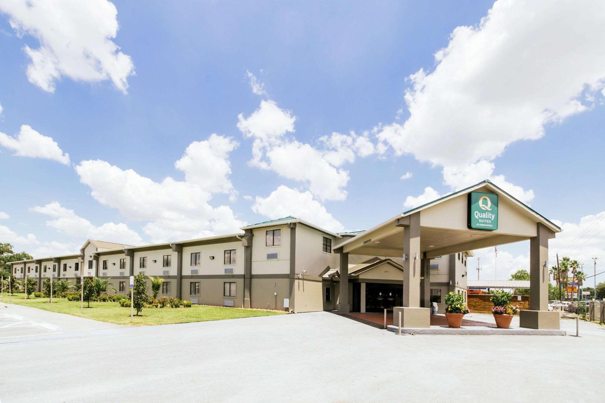 Quality Suites Houston Hobby Airport Exterior photo