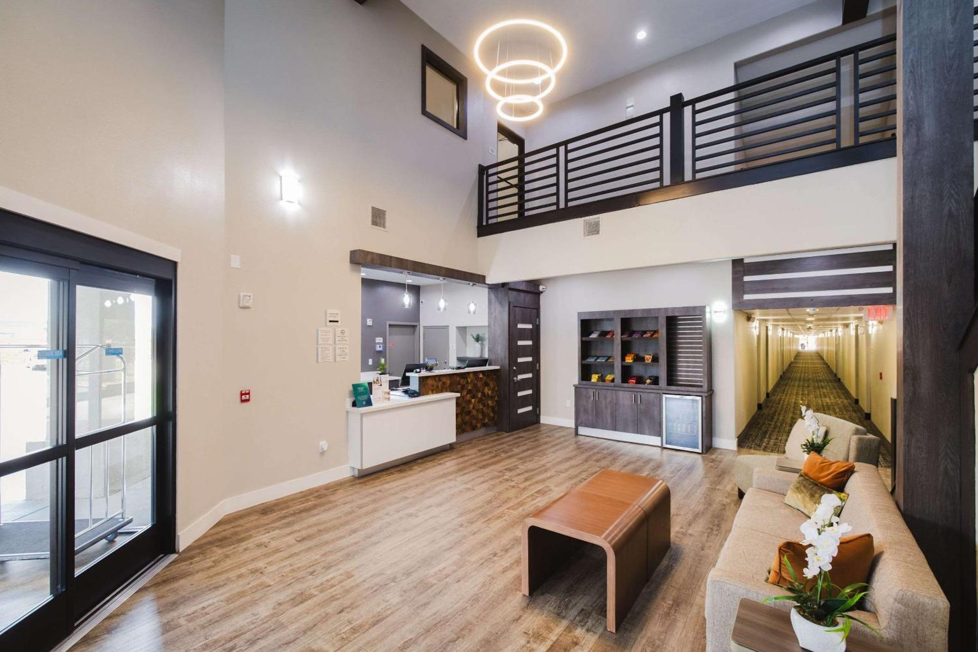 Quality Suites Houston Hobby Airport Exterior photo