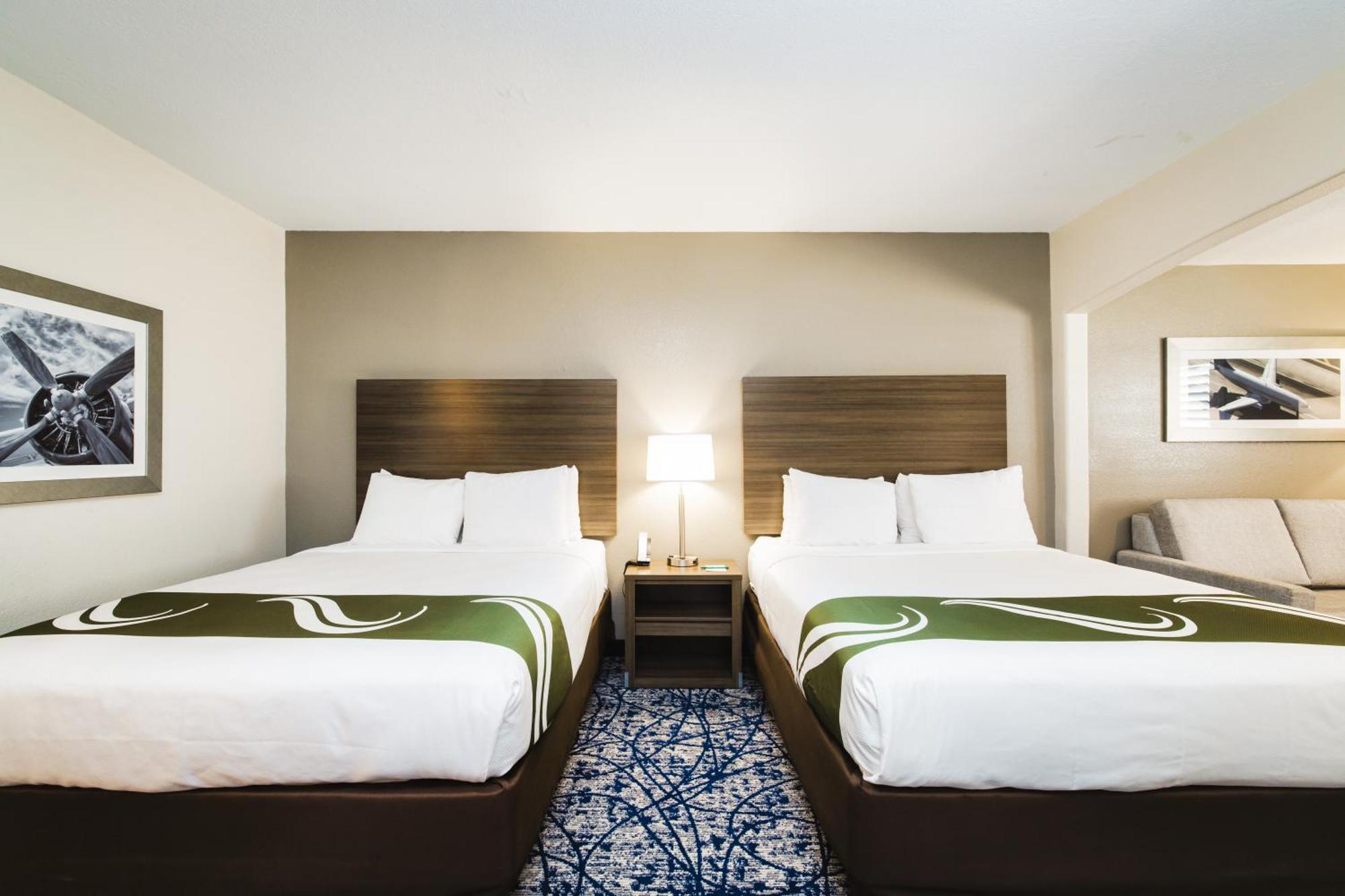 Quality Suites Houston Hobby Airport Exterior photo