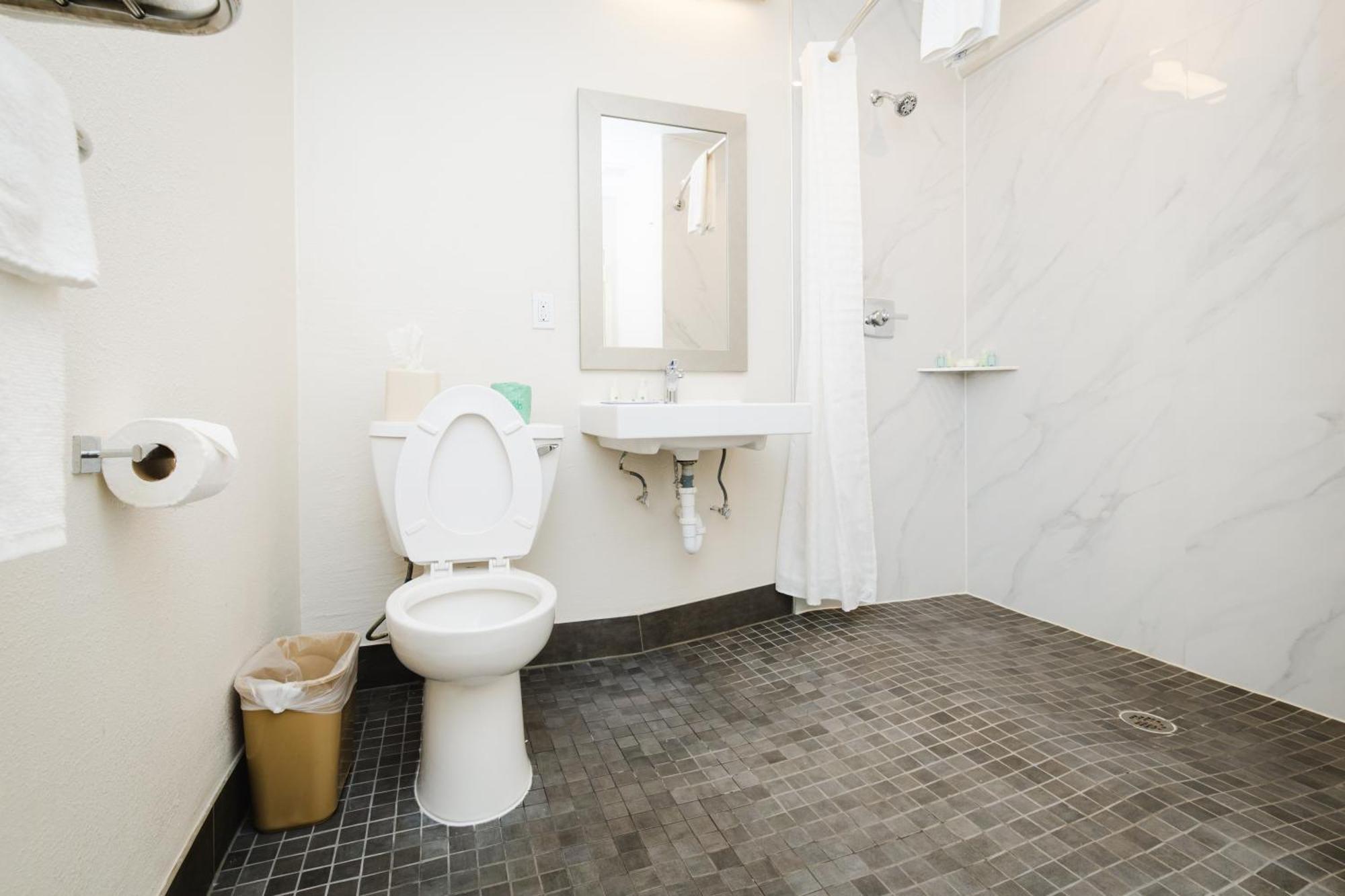 Quality Suites Houston Hobby Airport Exterior photo