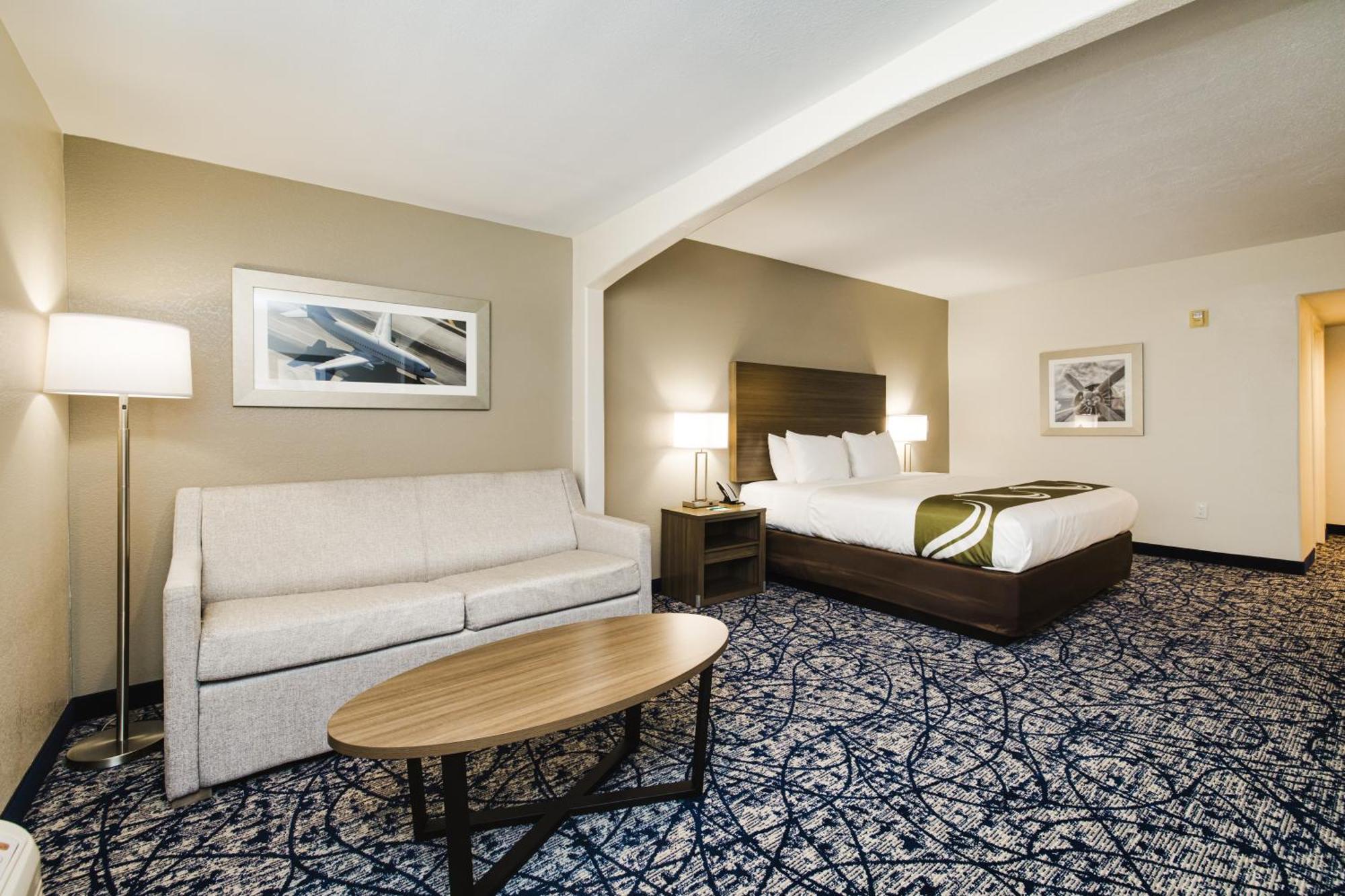 Quality Suites Houston Hobby Airport Exterior photo